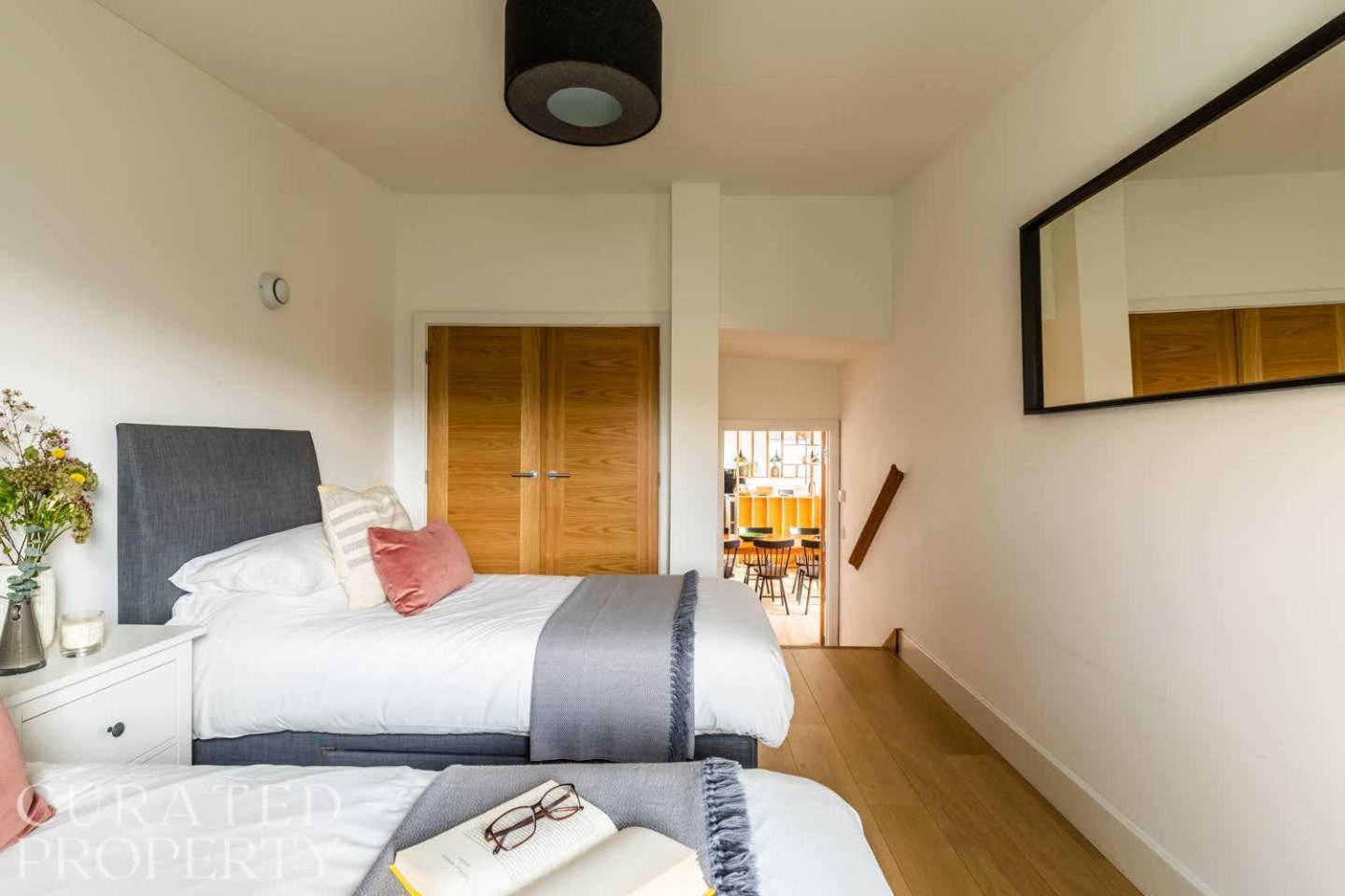 Stunning 5 Bedroom New Build With Amazing Views! Bath Bagian luar foto